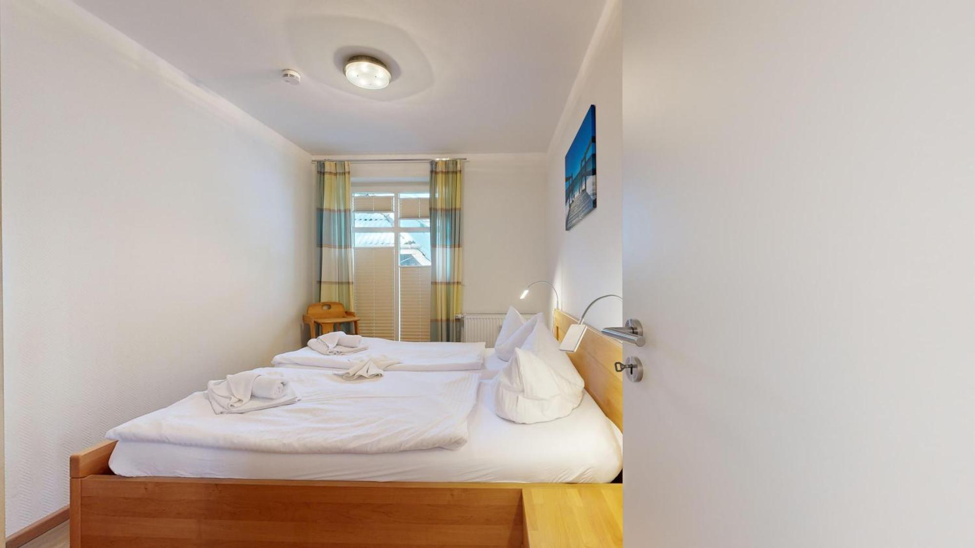 Strandnahe Fewos Mit 2 Schlafzimmern Und Terrasse Oder Balkon, Caspar David, Apartment