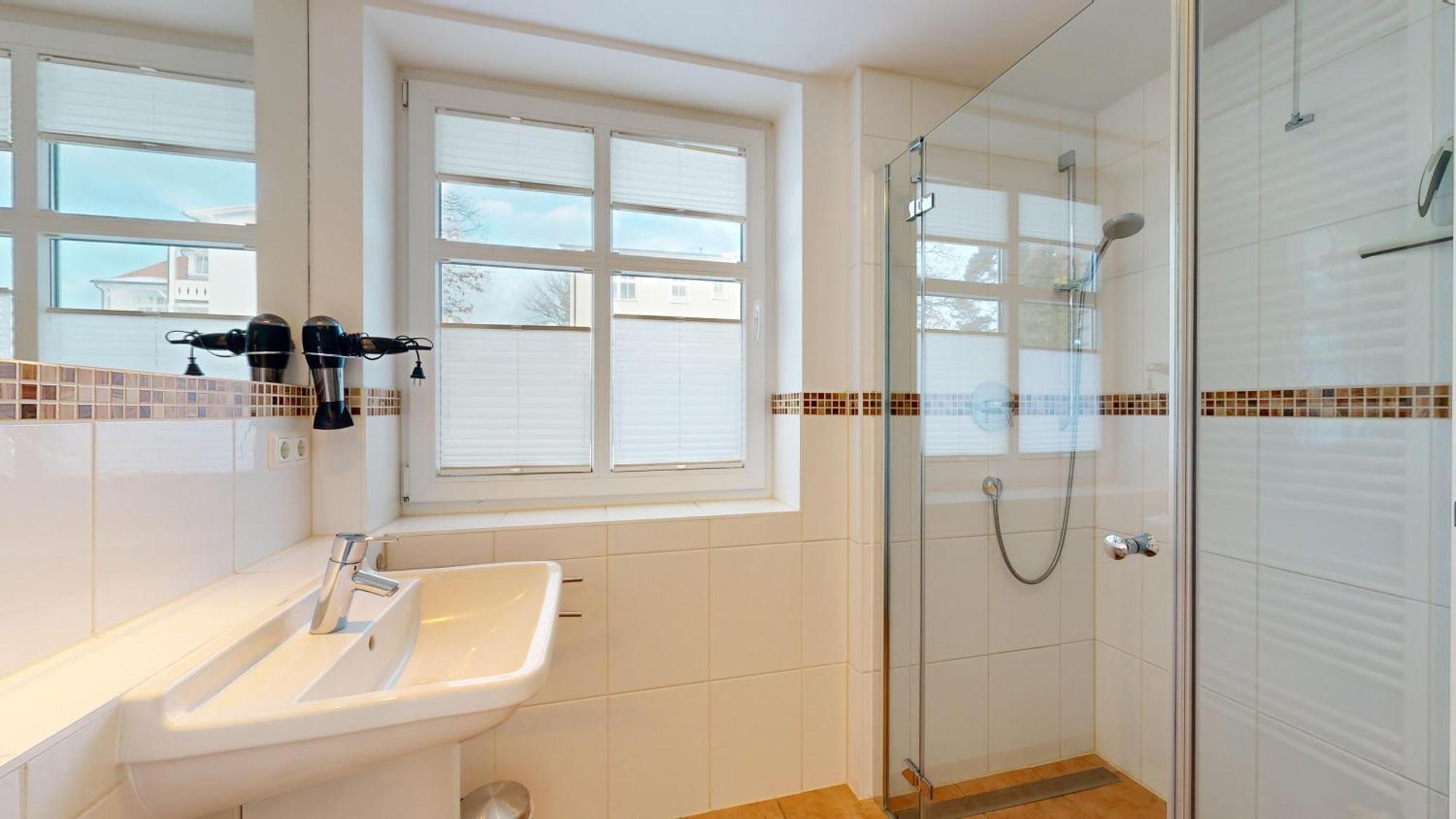 Strandnahe Fewos Mit 2 Schlafzimmern Und Terrasse Oder Balkon, Caspar David, Apartment *