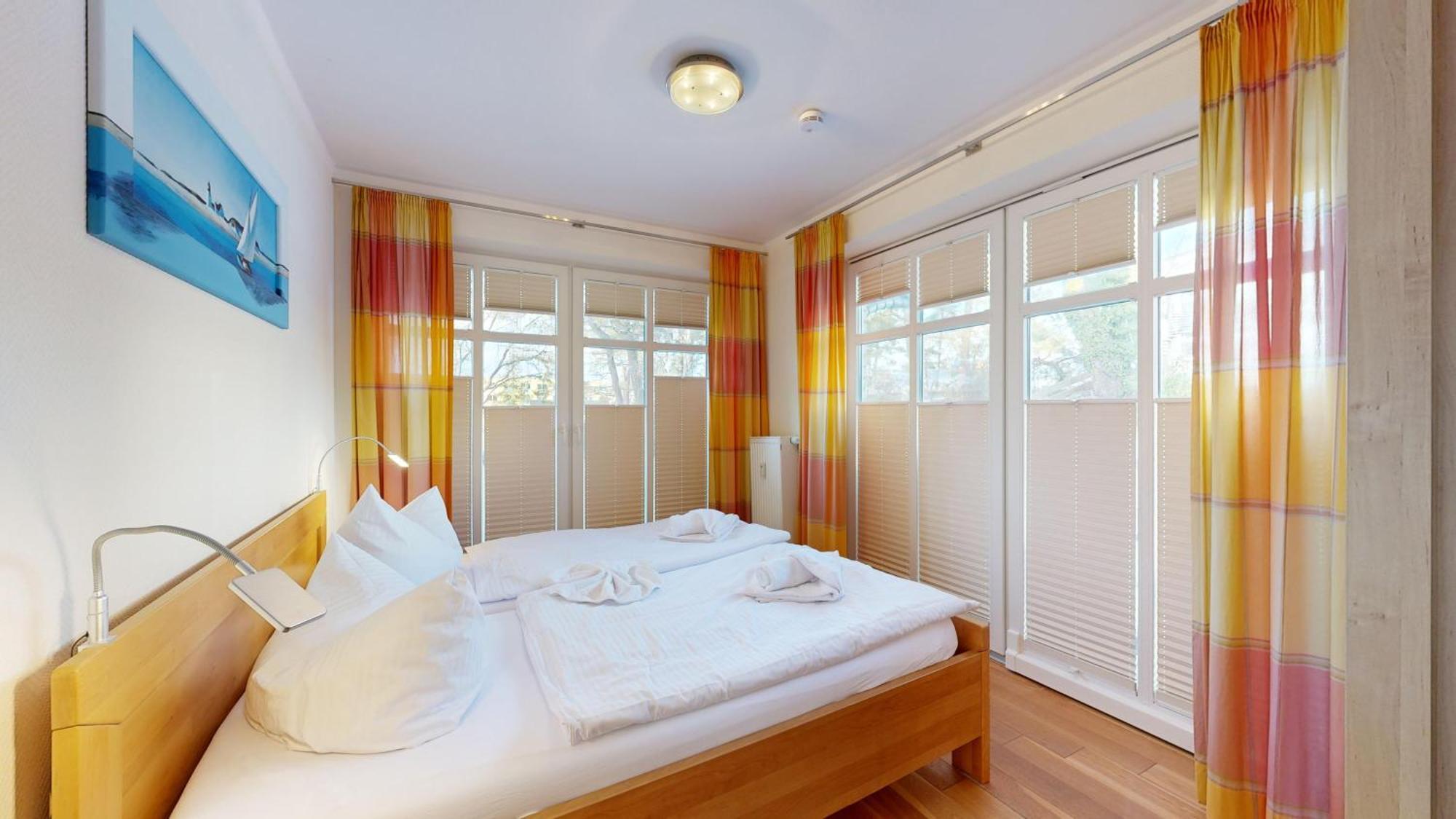 Strandnahe Fewos Mit 2 Schlafzimmern Und Terrasse Oder Balkon, Caspar David, Apartment